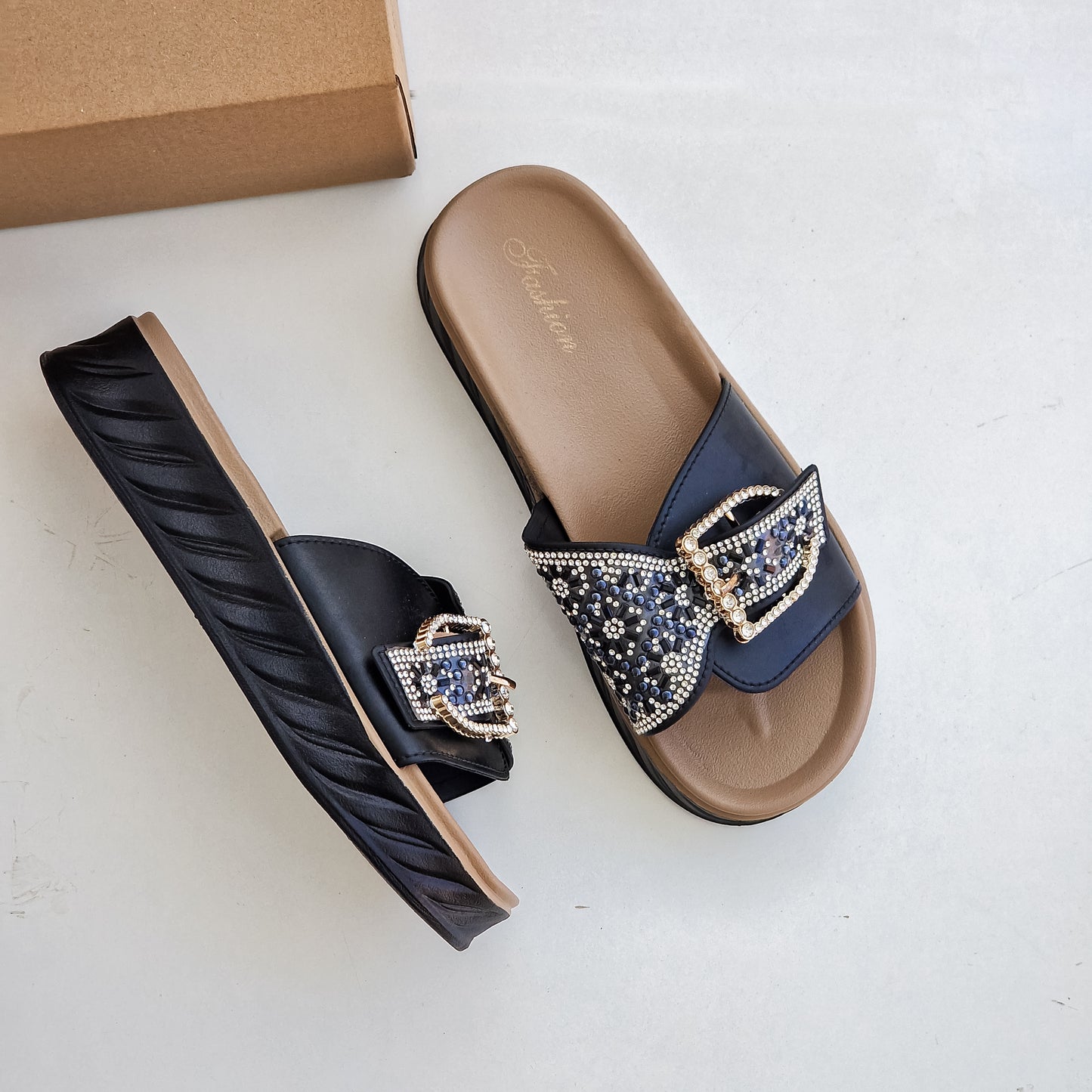 صنادل صيفية أنيقة للنساء - ناعمة للغاية، وجيدة التهوية، ومريحة وأنيقة