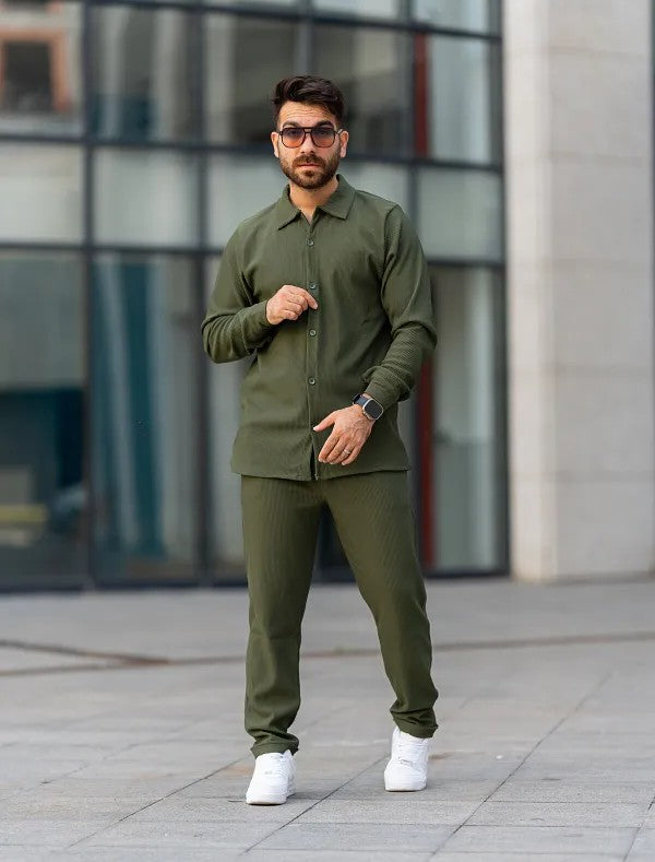 إطلالة عصرية ومريحة مع البدلة الرياضية الرجالية