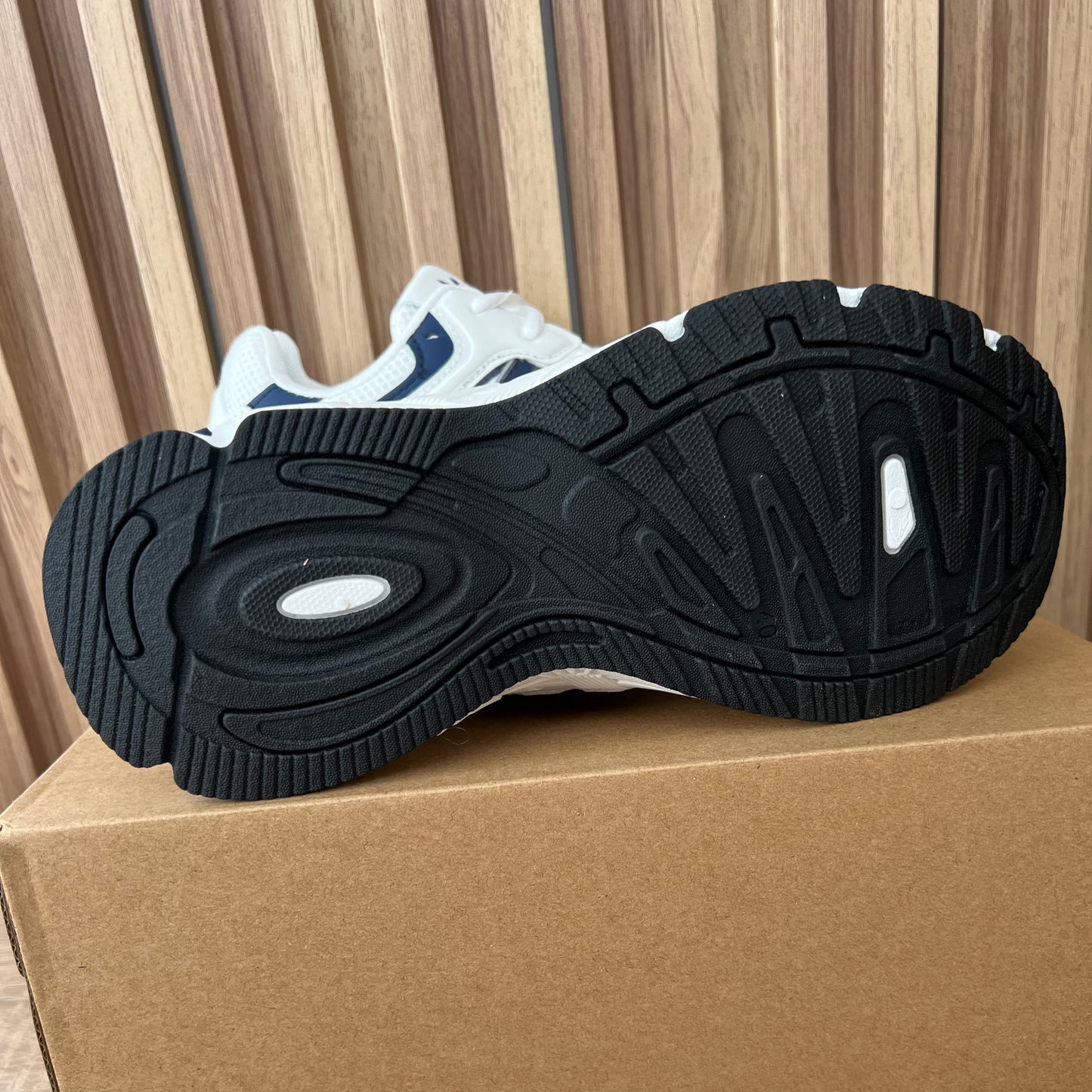 "أحذية رجالية فاخرة - الأناقة والراحة في كل خطوة 4"