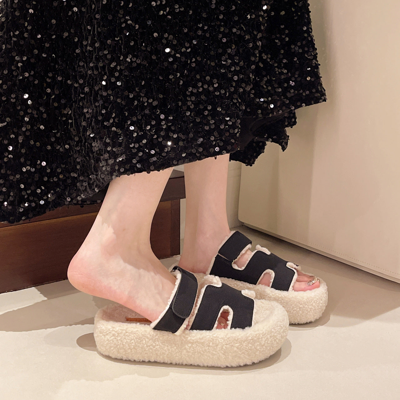 نعال نسائية من الفرو بنعل سميك - مخمل إضافي، غير قابل للانزلاق، ودافئ لفصل الخريف والشتاء، نعال قطنية جديدة