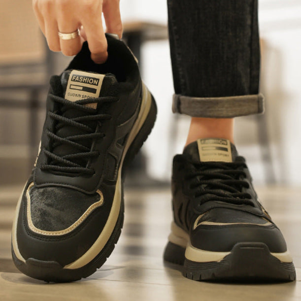 حذاء رجالي مميز - أناقة تدعم خطواتك نحو النجاح!