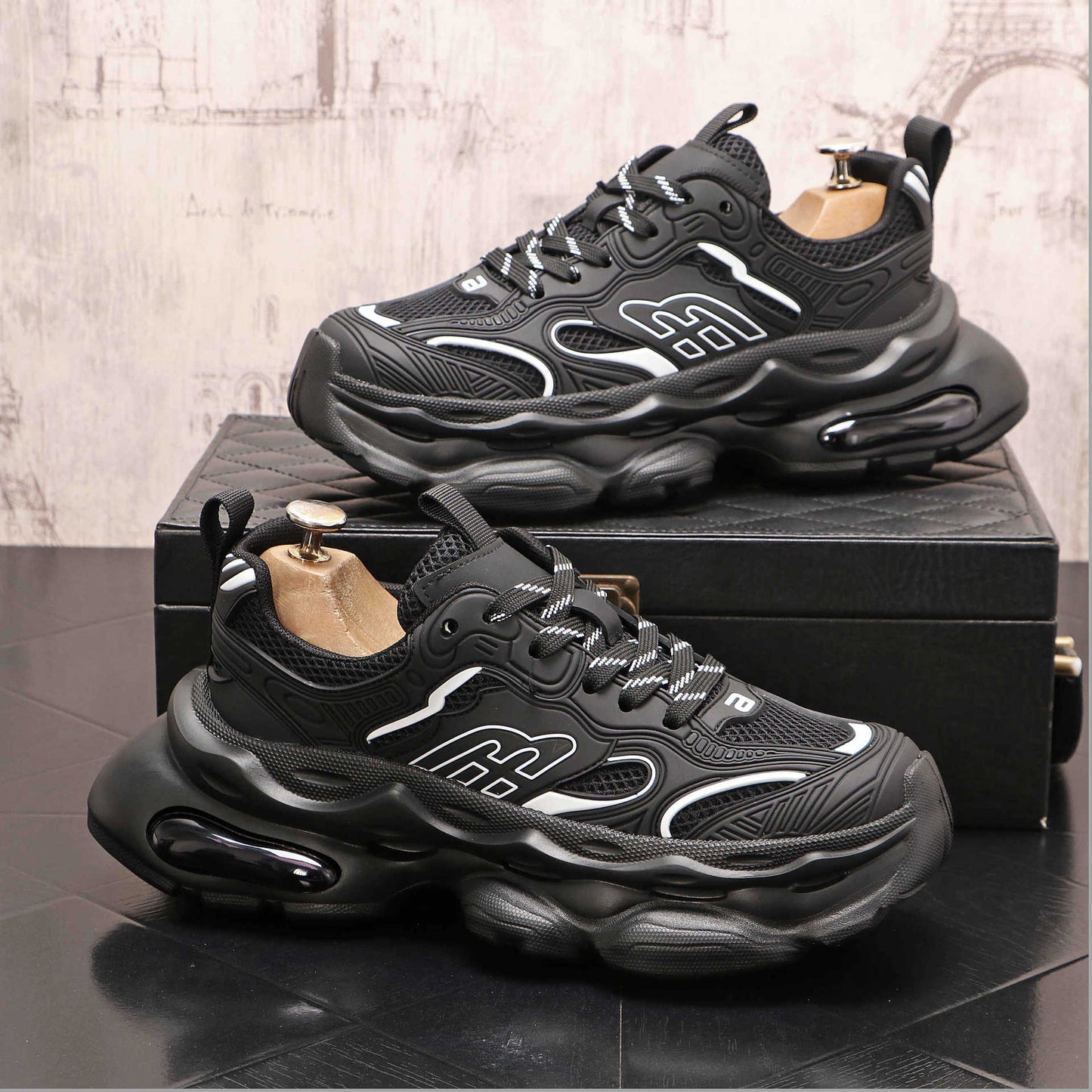 حذاء رياضي رجالي عصري بجودة عالية وتصميم فاخر