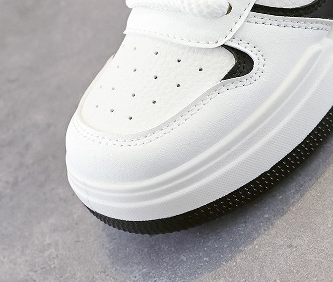 أحذية رجالية كاجوال باللونين الأبيض والأسود الأكثر مبيعًا في عام 2024 - تصميم متعدد الاستخدامات يناسب جميع الأذواق