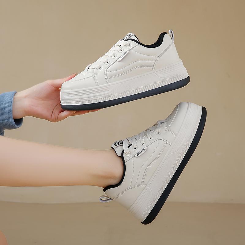 Height and sophistication with the Minimalist 2025 girls' shoe