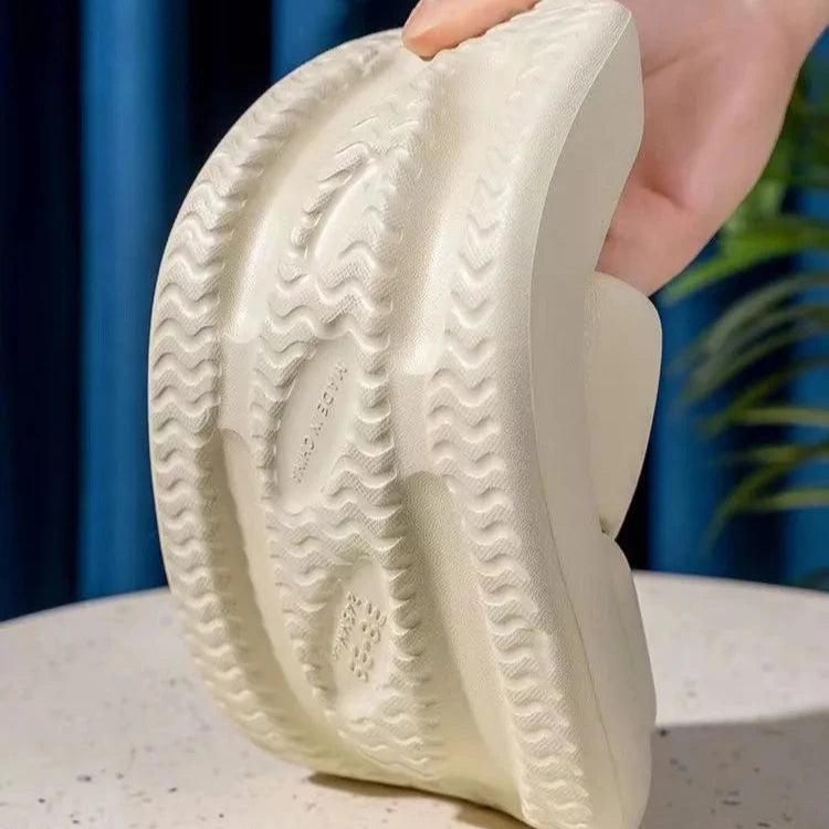 نعال نسائية عصرية لصيف 2024. تصميم متقاطع مثالي للمنزل والشاطئ.