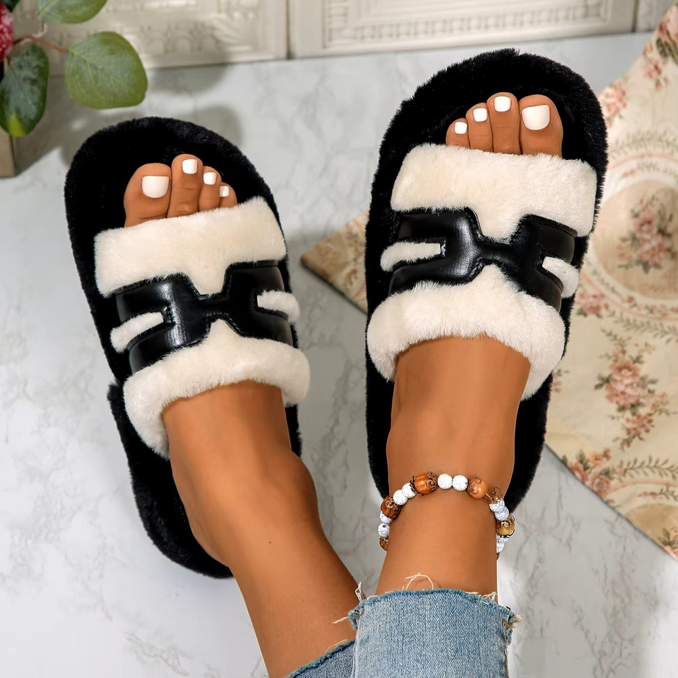 "نعال فراء فاخرة للنساء: دافئة ومريحة لفصل الشتاء"