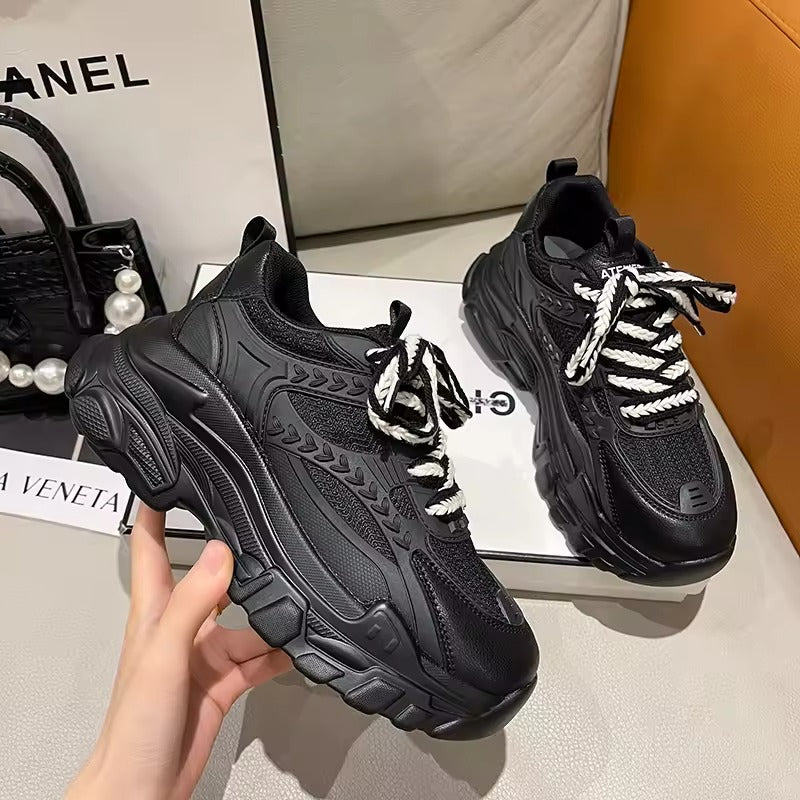 "أحذية نسائية كاجوال - خفة وأناقة بلا حدود!"