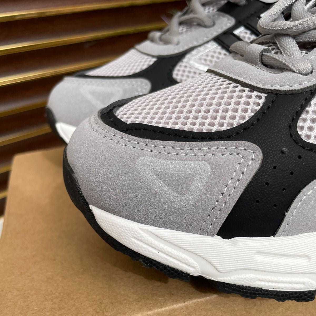 "أحذية رجالية فاخرة - الأناقة والراحة في كل خطوة 2 !"