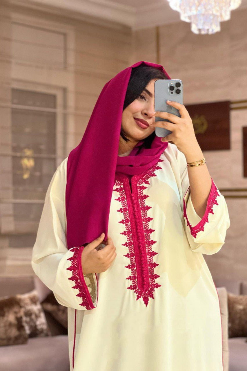 قفطان مغربي فاخر مع تطريز يدوي وشال متناسق