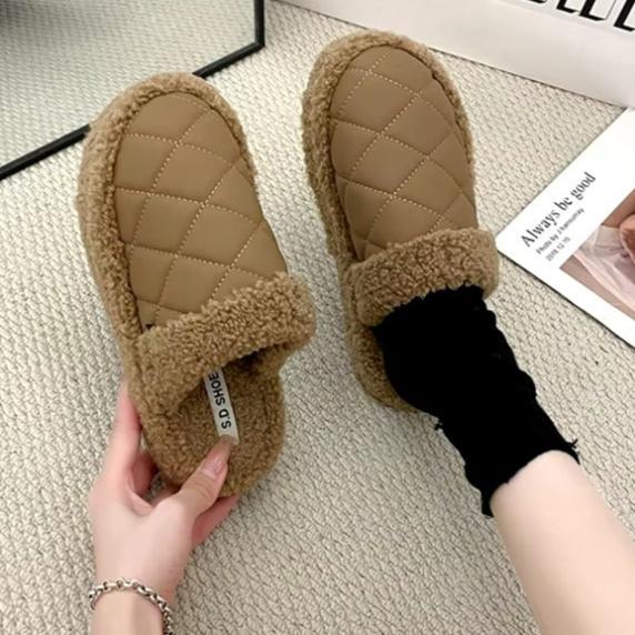 "نعال شتوية فاخرة ومبطنة لتوفير أقصى درجات الدفء والراحة."