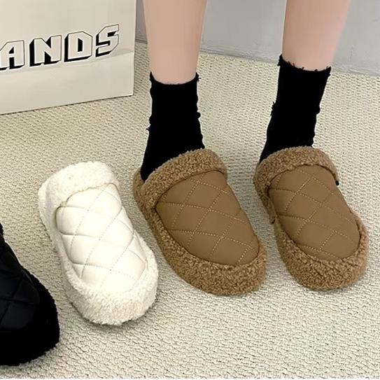 "نعال شتوية فاخرة ومبطنة لتوفير أقصى درجات الدفء والراحة."