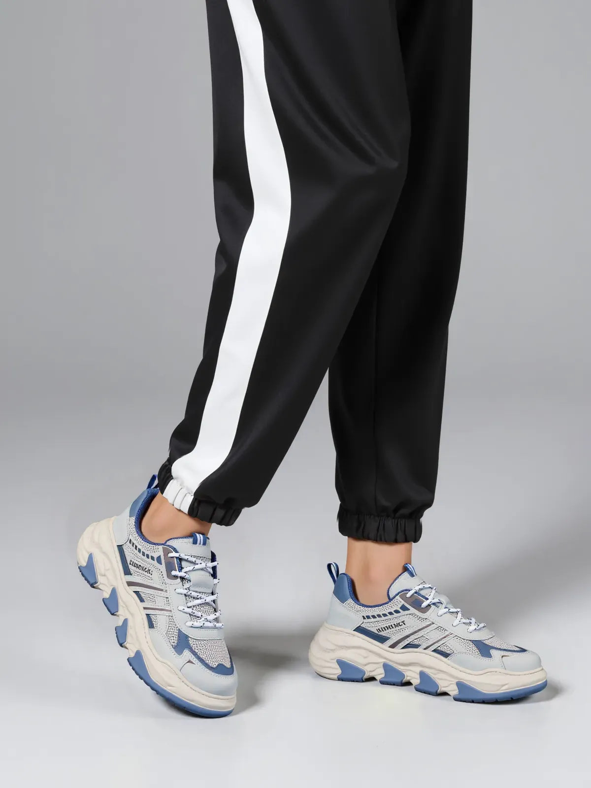 حذاء رجالي ذو نعل سميك لسنة 2025 - أحذية رياضية كاجوال شبكية قابلة للتنفس