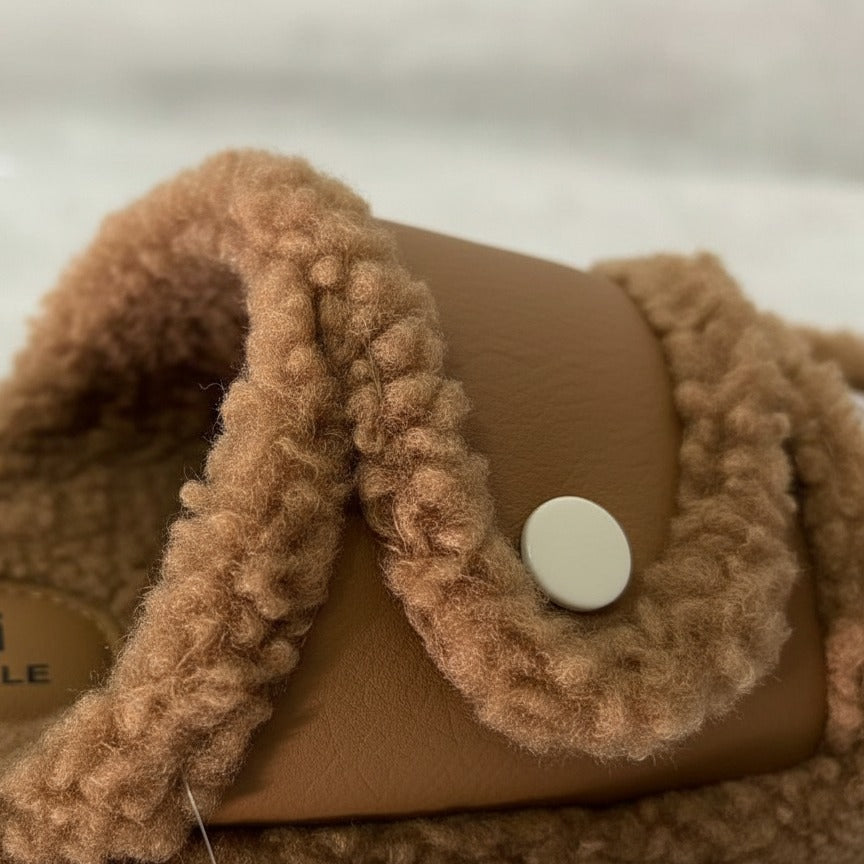 شبشب الفرو المريح – لمسة دافئة تواكب الموضة