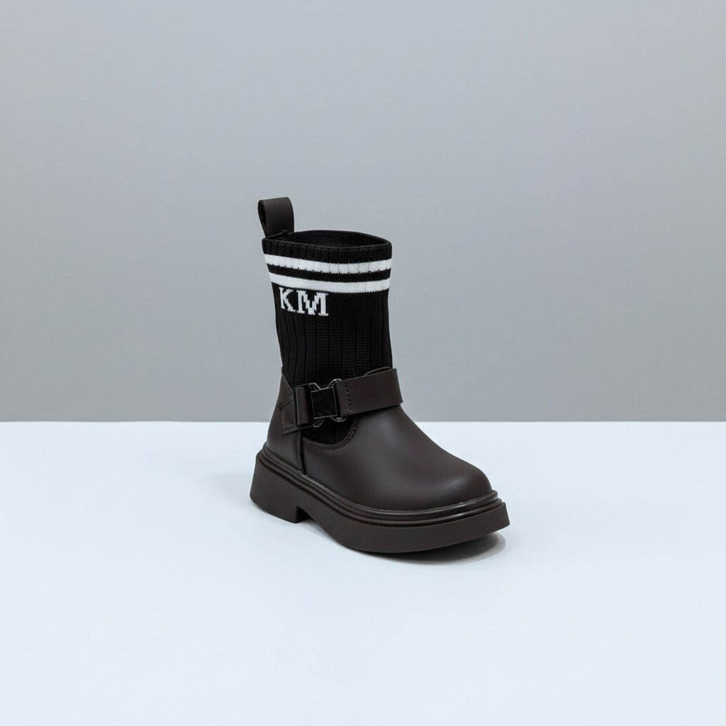 حذاء نسائي طويل حتى منتصف الساق مزود بإبزيم - مقاس محكم