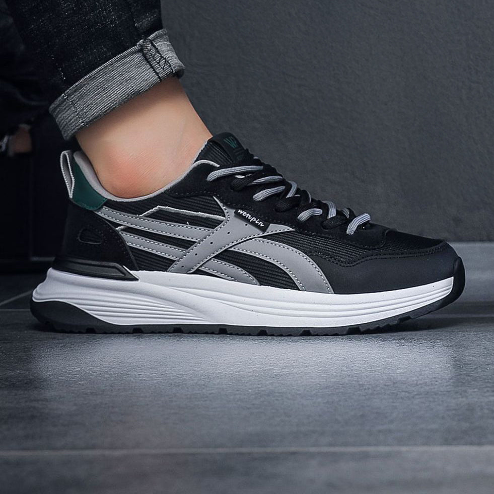 حذاء Eclipse LuxeSport الرياضي: الراحة المتميزة تلتقي بالفخامة الرياضية - تصميم أنيق وجيد التهوية وممتص للصدمات من أجل الرقي اليومي