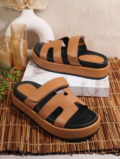 تمتعي بالثقة: صنادل فاخرة بكعب عالٍ ومفتوح - عززي من أناقتك وأعيدي تعريف أسلوبك