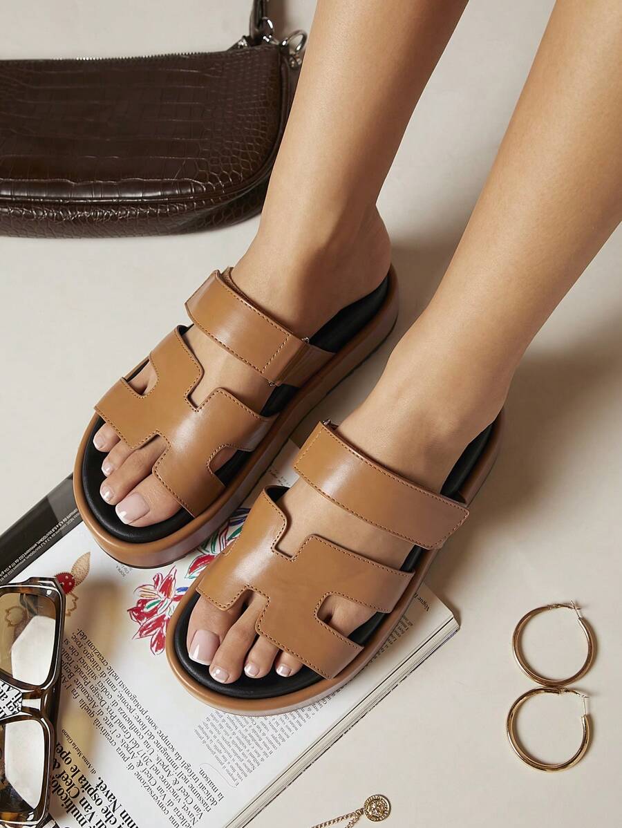 تمتعي بالثقة: صنادل فاخرة بكعب عالٍ ومفتوح - عززي من أناقتك وأعيدي تعريف أسلوبك