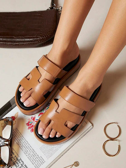 تمتعي بالثقة: صنادل فاخرة بكعب عالٍ ومفتوح - عززي من أناقتك وأعيدي تعريف أسلوبك