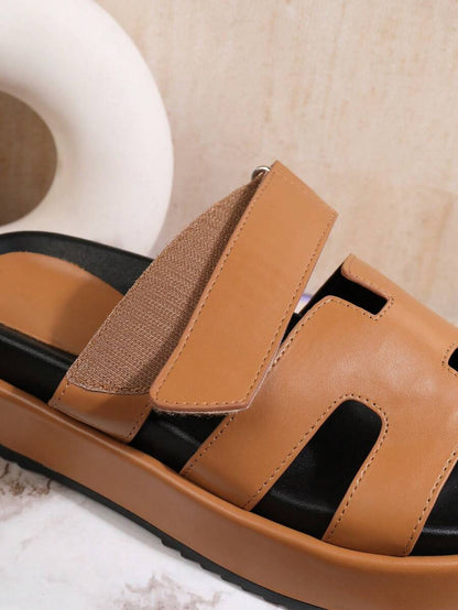 تمتعي بالثقة: صنادل فاخرة بكعب عالٍ ومفتوح - عززي من أناقتك وأعيدي تعريف أسلوبك