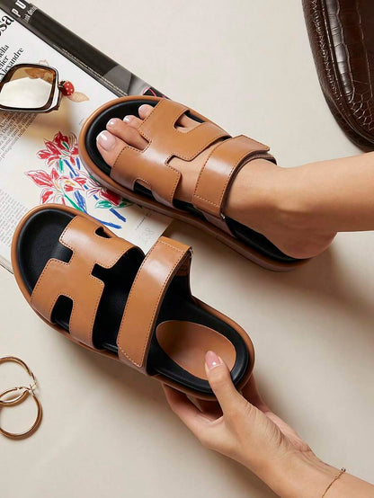 تمتعي بالثقة: صنادل فاخرة بكعب عالٍ ومفتوح - عززي من أناقتك وأعيدي تعريف أسلوبك