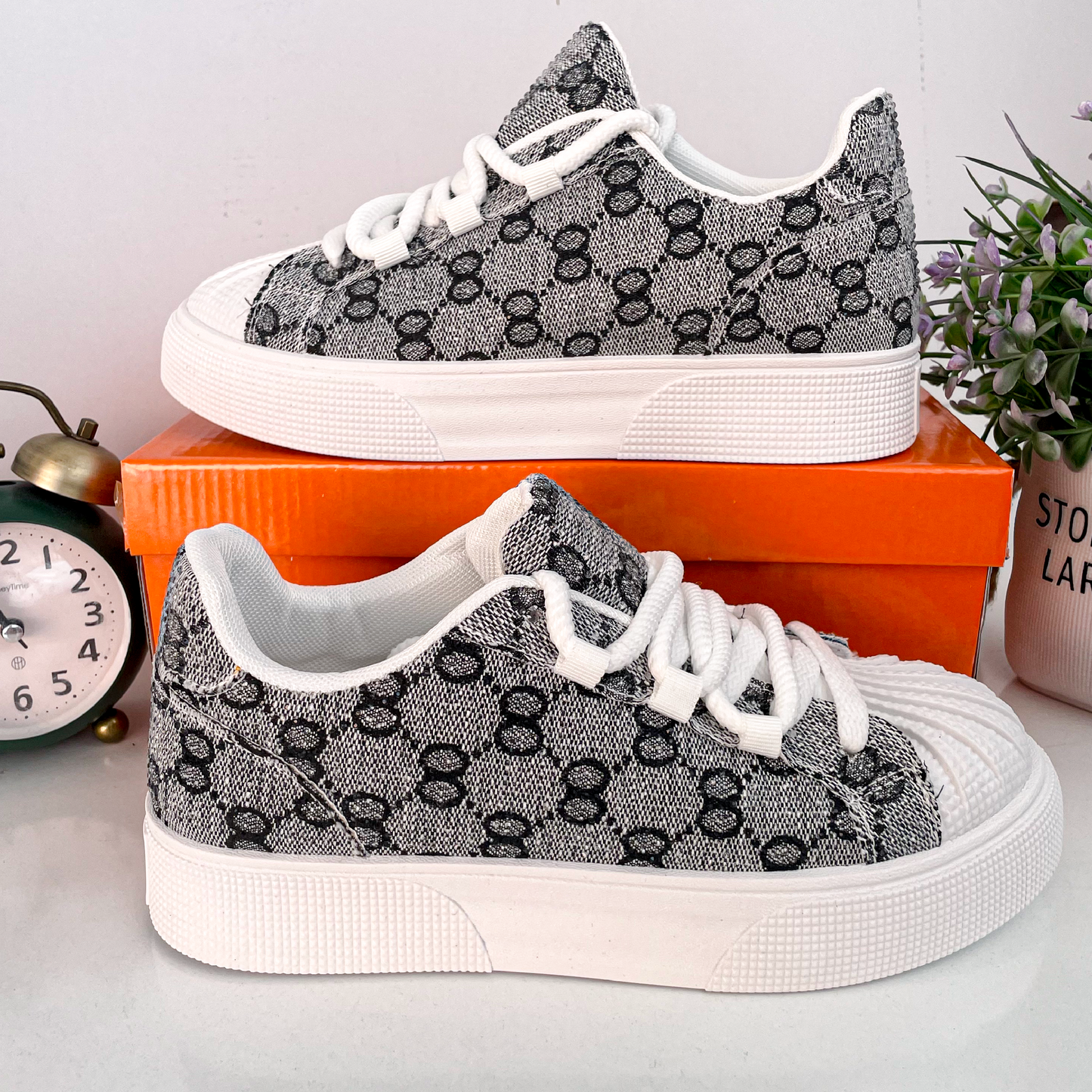 حذاء نسائي فاخر مرصع بالكريستال - لمسة جلدية أنيقة وراحة طوال اليوم