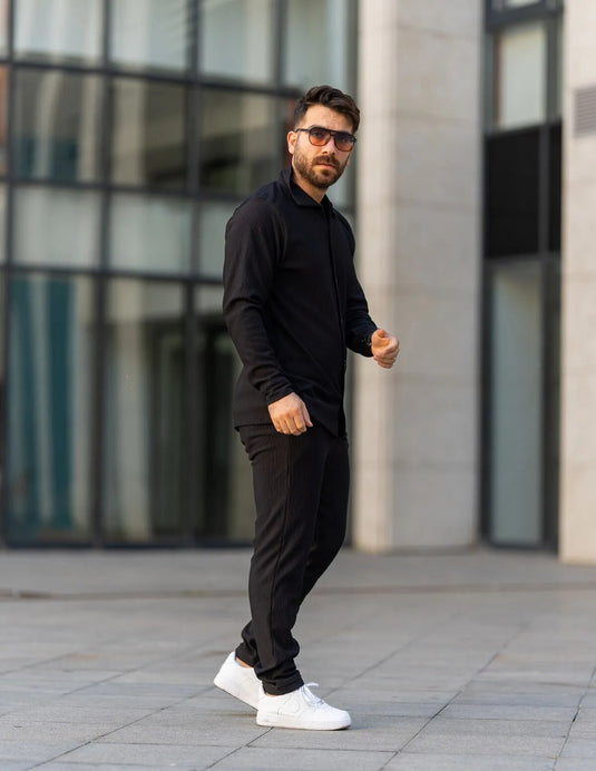 Un look moderne et confortable avec un costume de sport pour homme
