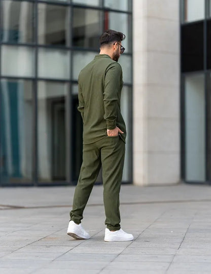 إطلالة عصرية ومريحة مع البدلة الرياضية الرجالية