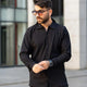 Un look moderne et confortable avec un costume de sport pour homme