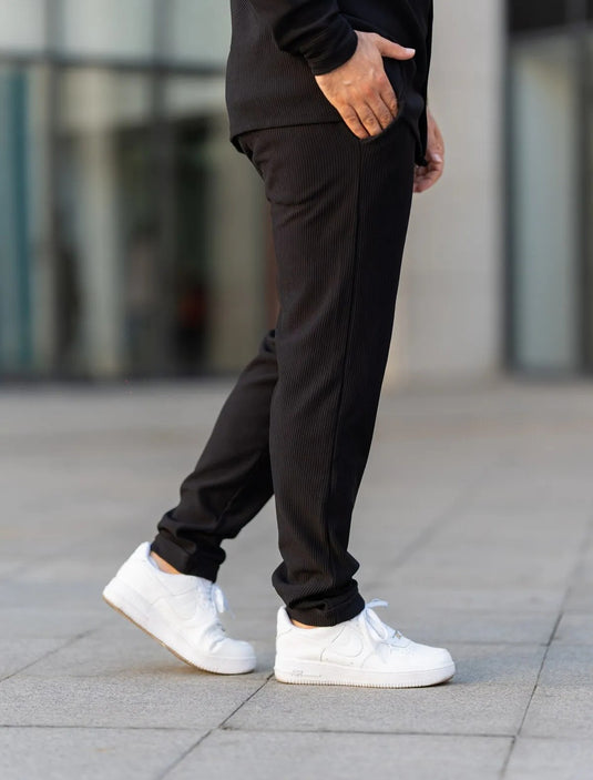 Un look moderne et confortable avec un costume de sport pour homme