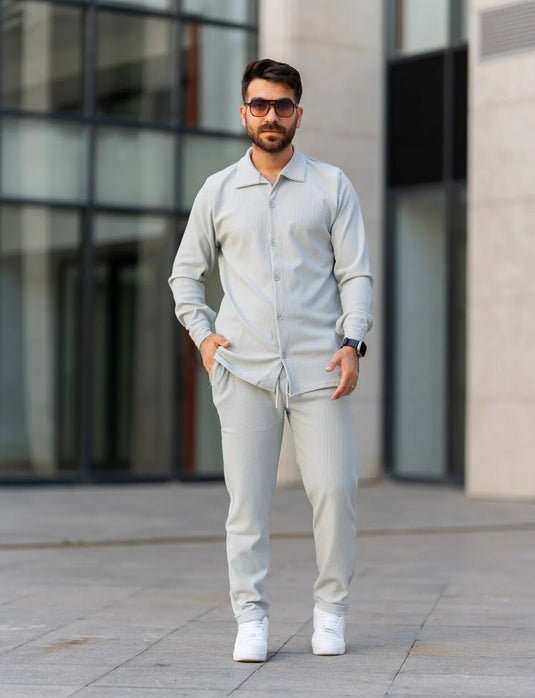 Un look moderne et confortable avec un costume de sport pour homme