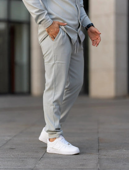 إطلالة عصرية ومريحة مع البدلة الرياضية الرجالية