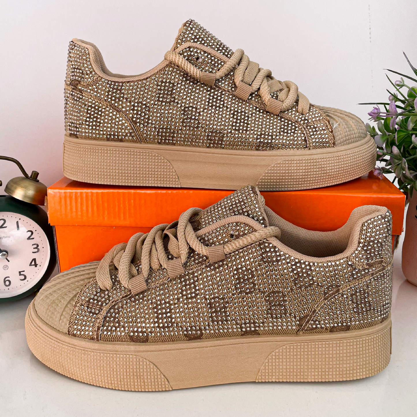 حذاء نسائي فاخر مرصع بالكريستال - لمسة جلدية أنيقة وراحة طوال اليوم