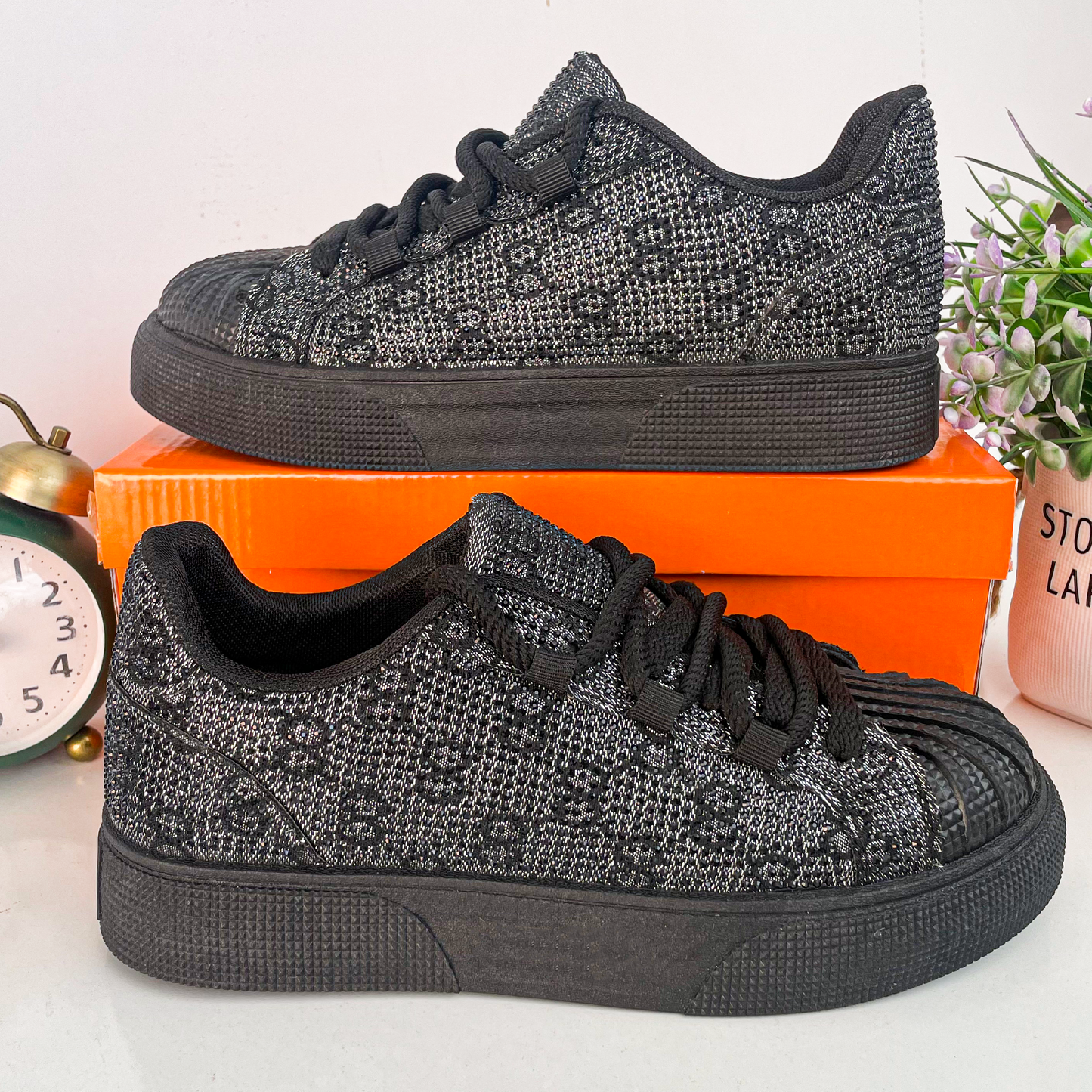 حذاء نسائي فاخر مرصع بالكريستال - لمسة جلدية أنيقة وراحة طوال اليوم