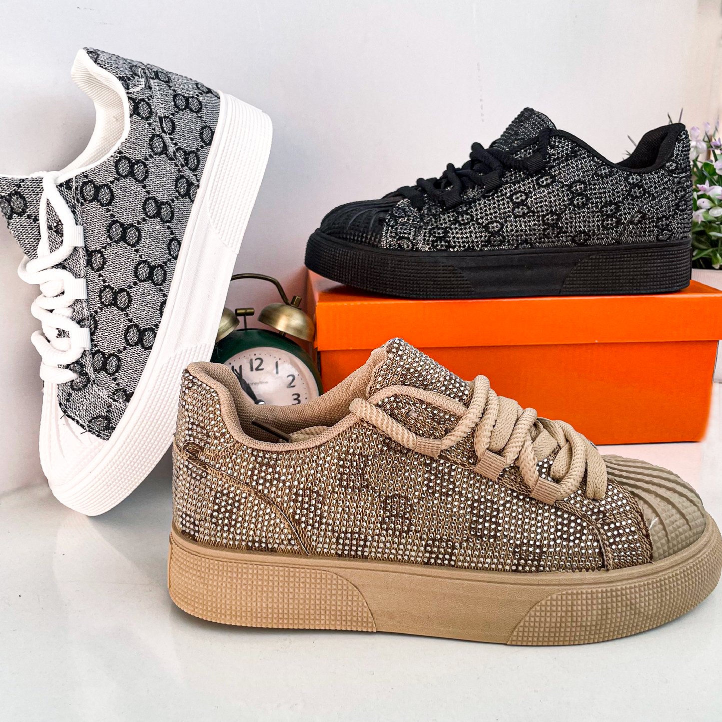 حذاء نسائي فاخر مرصع بالكريستال - لمسة جلدية أنيقة وراحة طوال اليوم