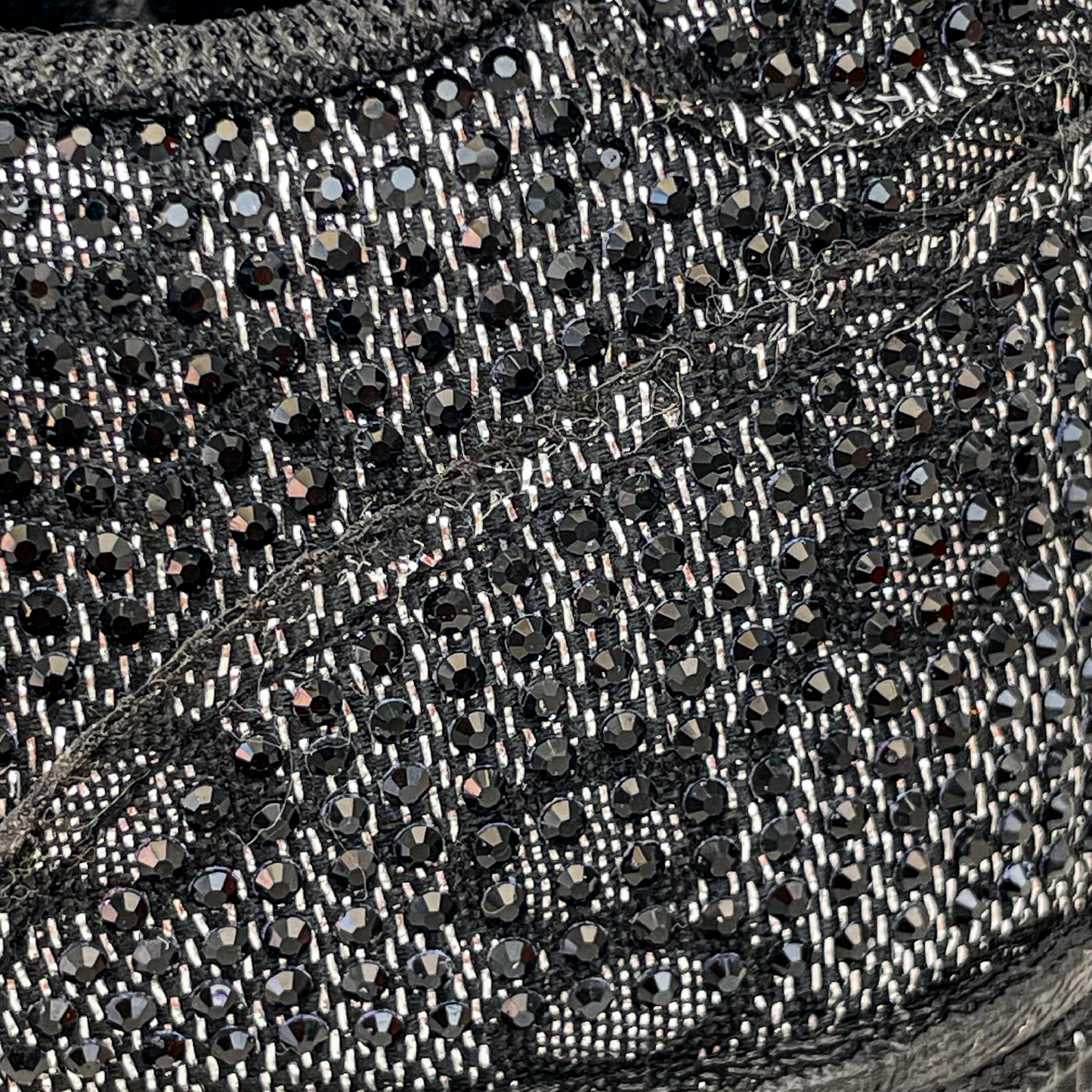 حذاء نسائي فاخر مرصع بالكريستال - لمسة جلدية أنيقة وراحة طوال اليوم