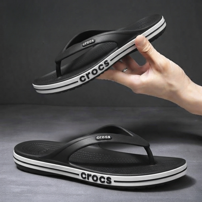 Crocs CR02 Tongs confortables légères pour hommes | Sandales décontractées rembourrées | Pantoufles antidérapantes pour tous les jours