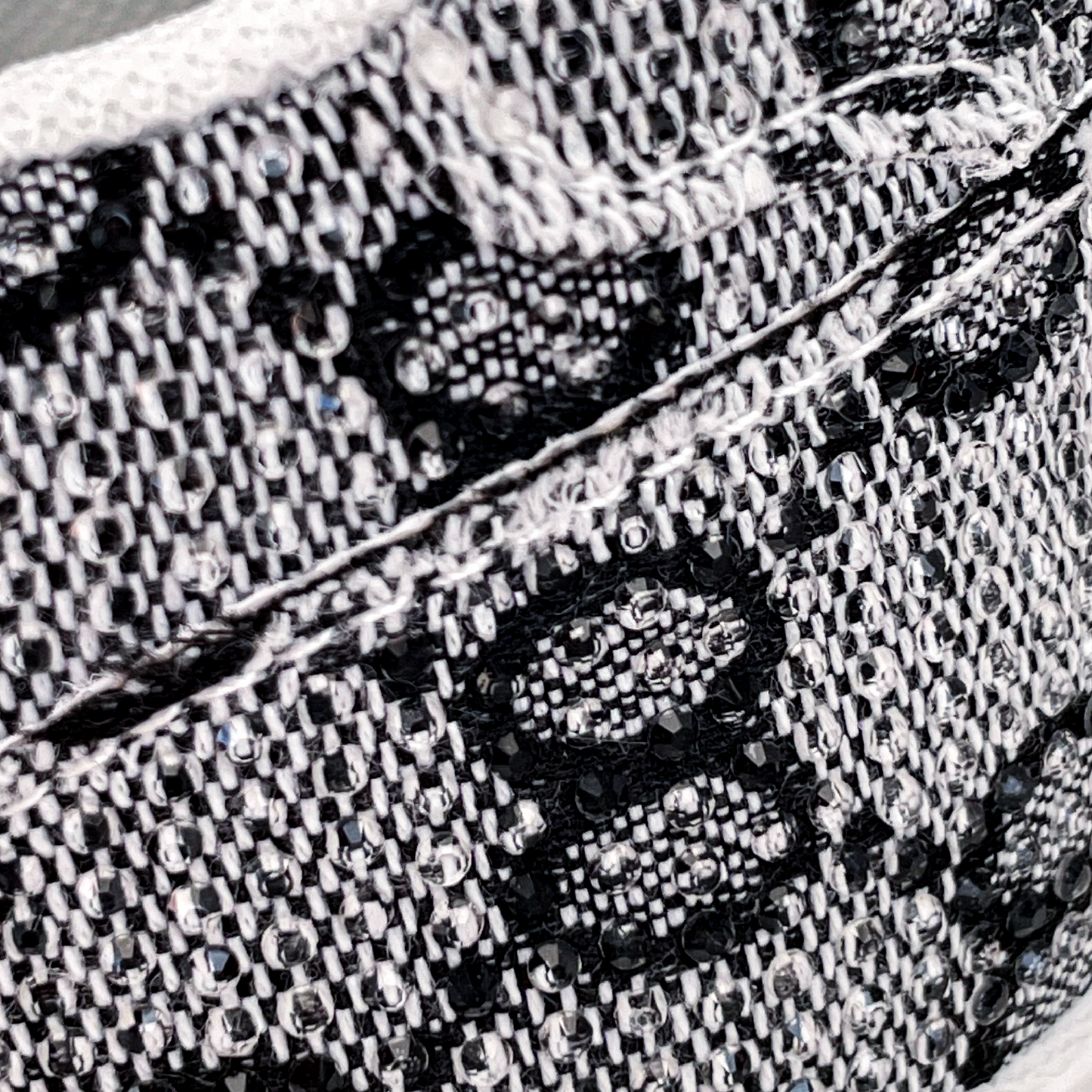 حذاء نسائي فاخر مرصع بالكريستال - لمسة جلدية أنيقة وراحة طوال اليوم