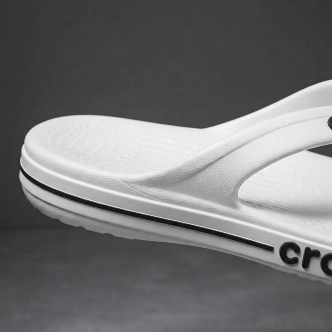 Crocs CR02 Tongs confortables légères pour hommes | Sandales décontractées rembourrées | Pantoufles antidérapantes pour tous les jours
