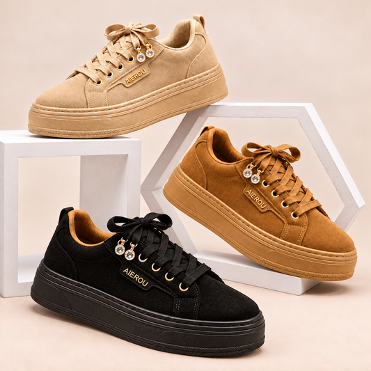 Baskets plateforme élégantes pour femme aspect daim avec breloques scintillantes et détails dorés