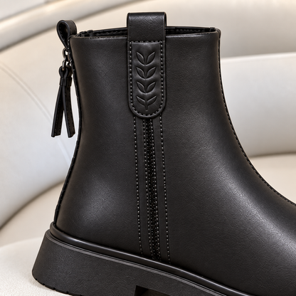 Bottines élégantes pour femme avec finition aspect cuir lisse, détails décoratifs en forme de feuille, bout arrondi et petit talon – Un style intemporel pour le quotidien 