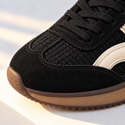 Baskets rétro élégantes à lacets pour femme avec empiècements texturés, détails contrastants et semelle épaisse pour un style décontracté au quotidien