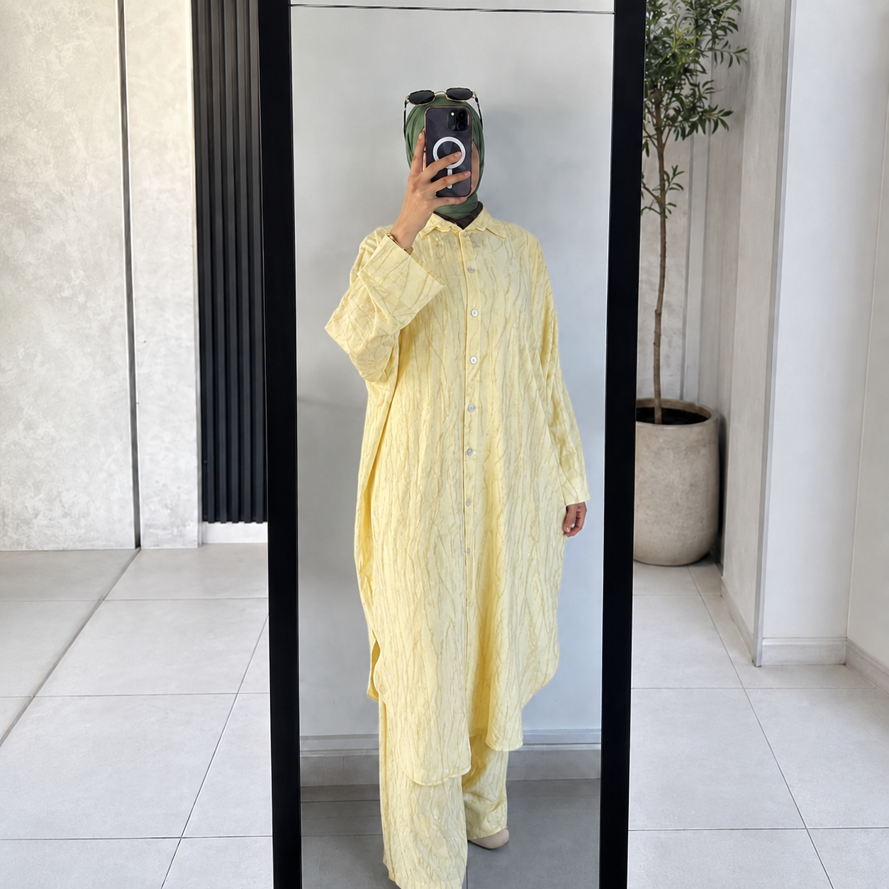Ensemble deux pièces élégant pour femme à imprimé marbré – Tunique longue boutonnée et pantalon ample à jambes larges