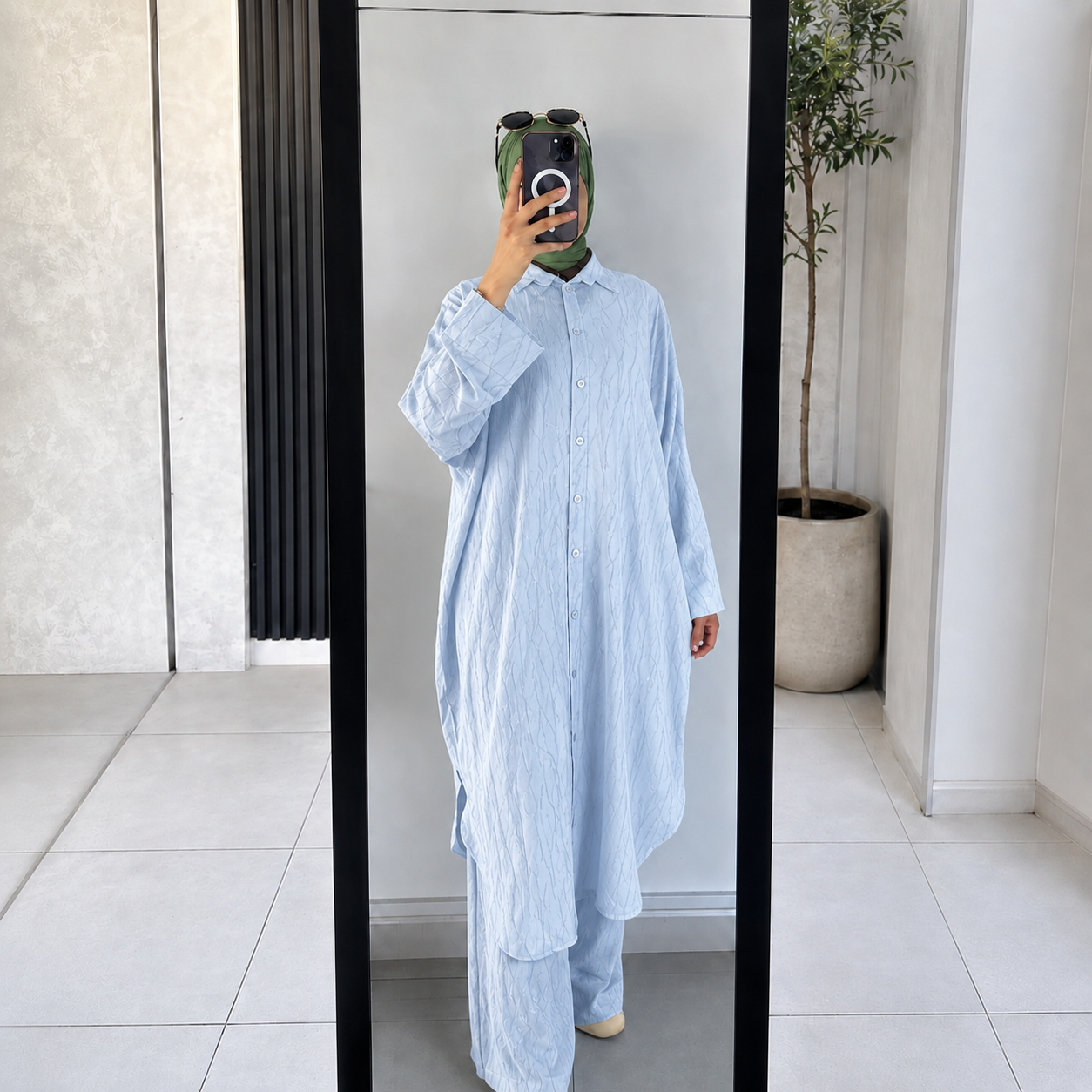 Ensemble deux pièces élégant pour femme à imprimé marbré – Tunique longue boutonnée et pantalon ample à jambes larges
