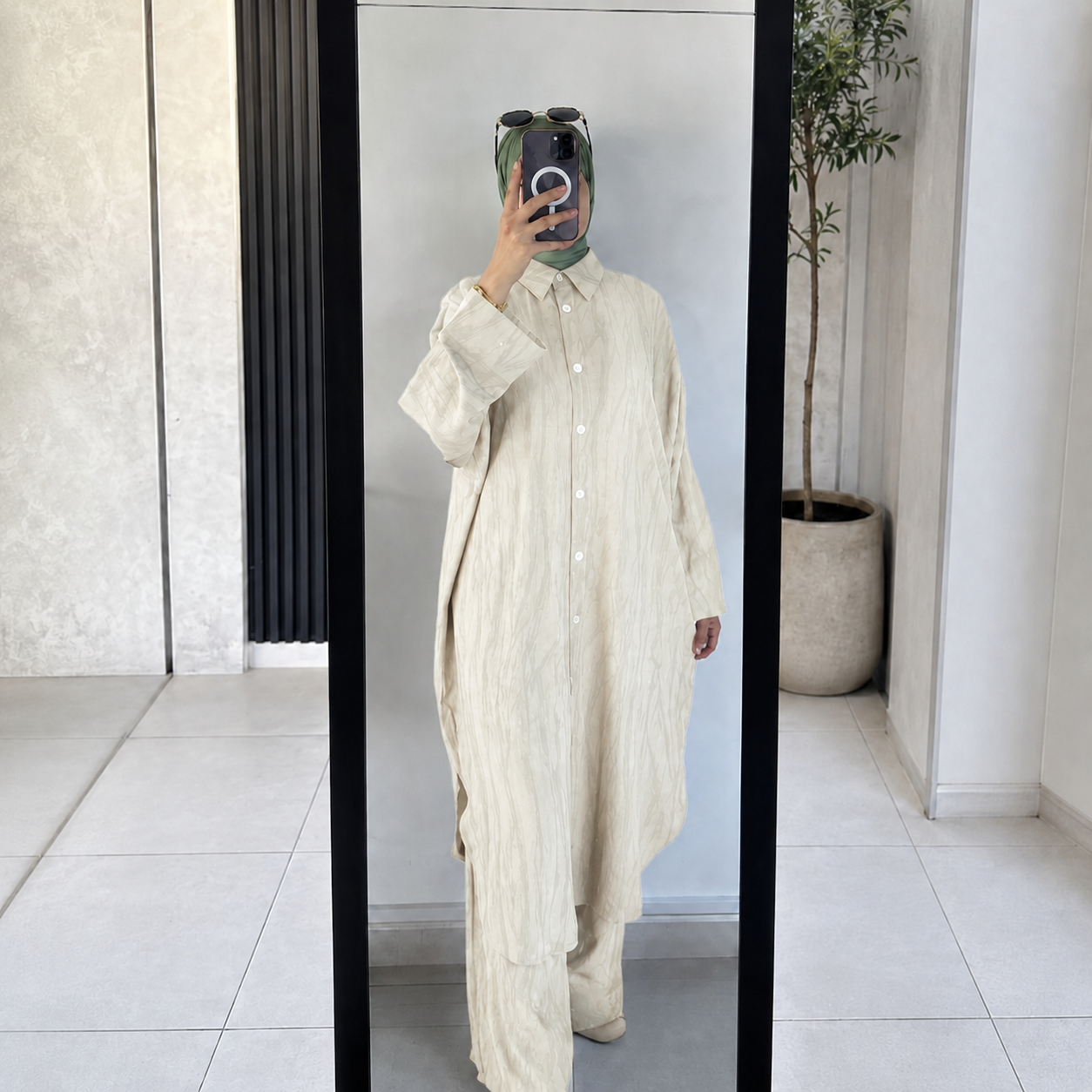 Ensemble deux pièces élégant pour femme à imprimé marbré – Tunique longue boutonnée et pantalon ample à jambes larges