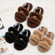 Sandales femme en fourrure duveteuse avec détails dorés élégants