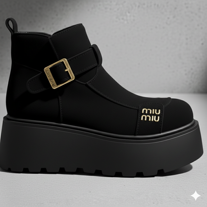 Chaussures élégantes et décontractées en daim pour femmes, à semelle compensée et bride à boucle.