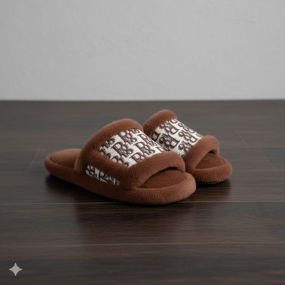 نعال فروية فاخرة بنقشة راقية - نعال منزلية شتوية ناعمة للنساء 