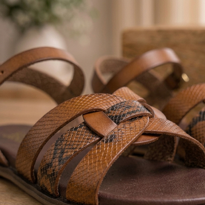 Sandales plates femme à brides croisées texturées – Élégantes sandales d'été à boucle