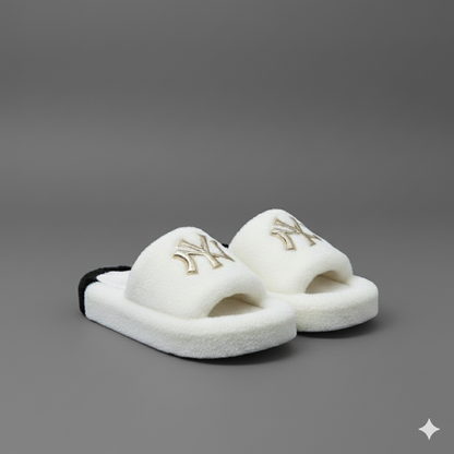 أحذية منزلية ناعمة ذات فتحة مفتوحة في المقدمة - توفر الراحة على الأرضيات الصلبة، مع نقش اسم أو عبارة.
