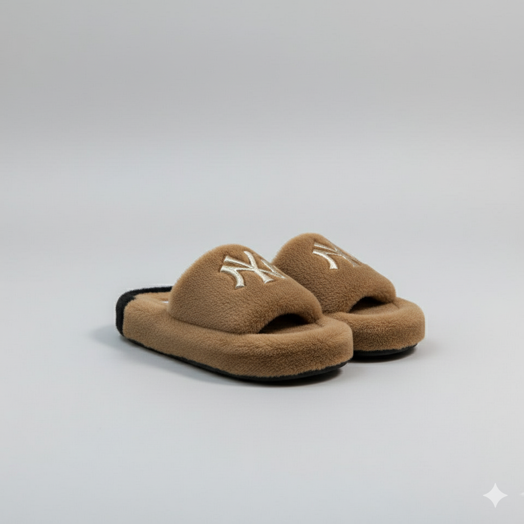 أحذية منزلية ناعمة ذات فتحة مفتوحة في المقدمة - توفر الراحة على الأرضيات الصلبة، مع نقش اسم أو عبارة.